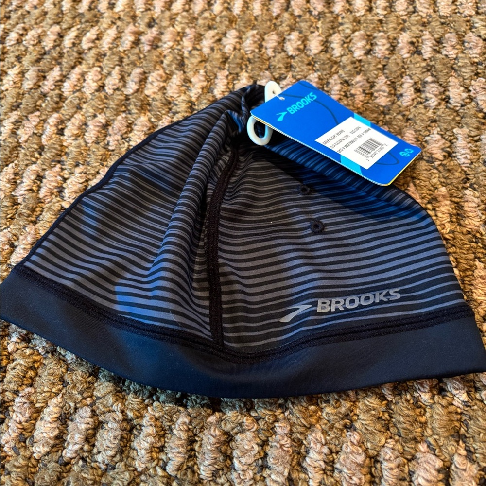 NWT Brooks Greenlight Black Striped Beanie
